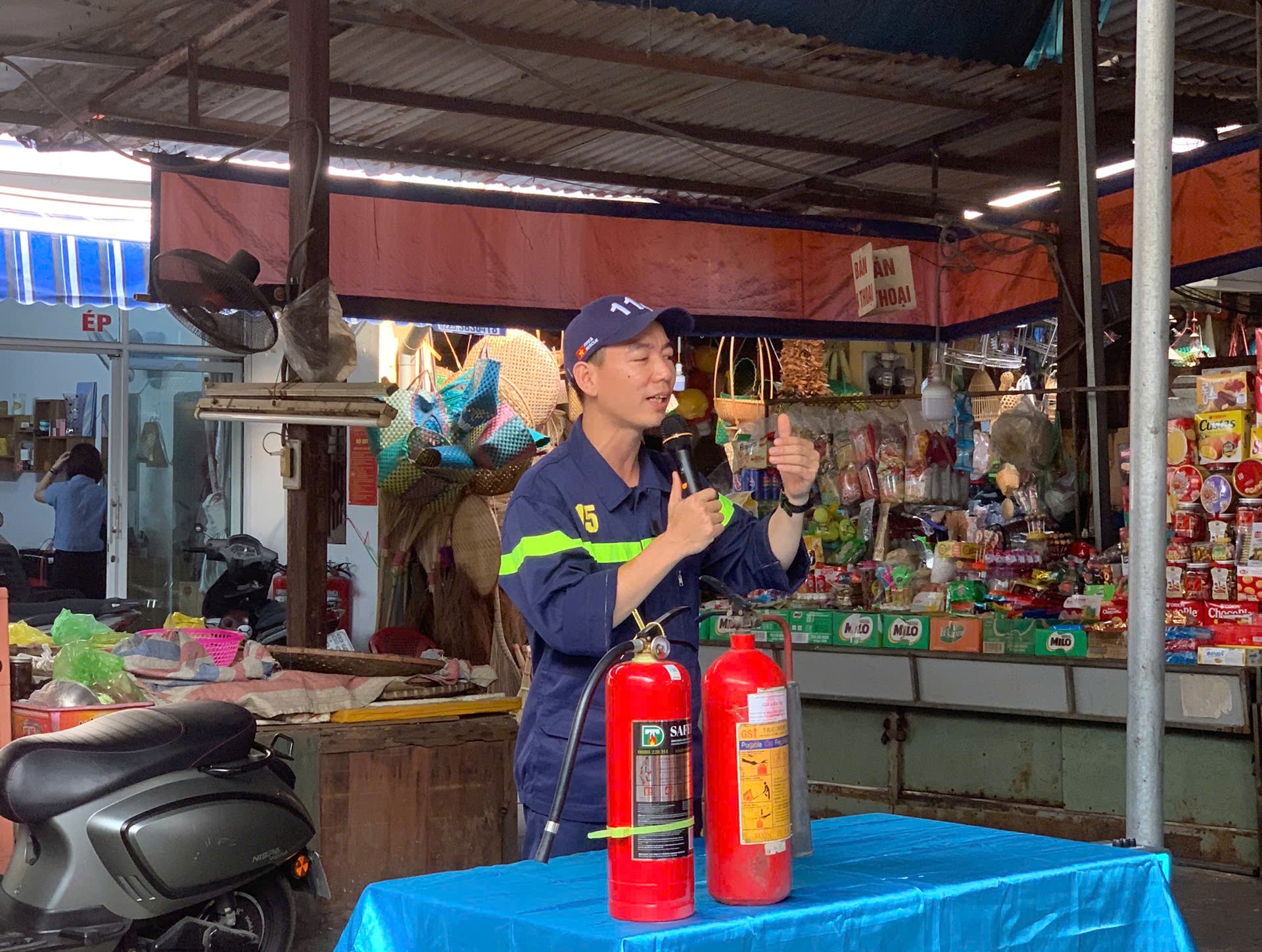 Phòng Cảnh sát PCCC và CNCH: Phổ biến kiến thức, kỹ năng phòng cháy chữa cháy và cứu nạn cứu hộ tại Chợ An Dương 